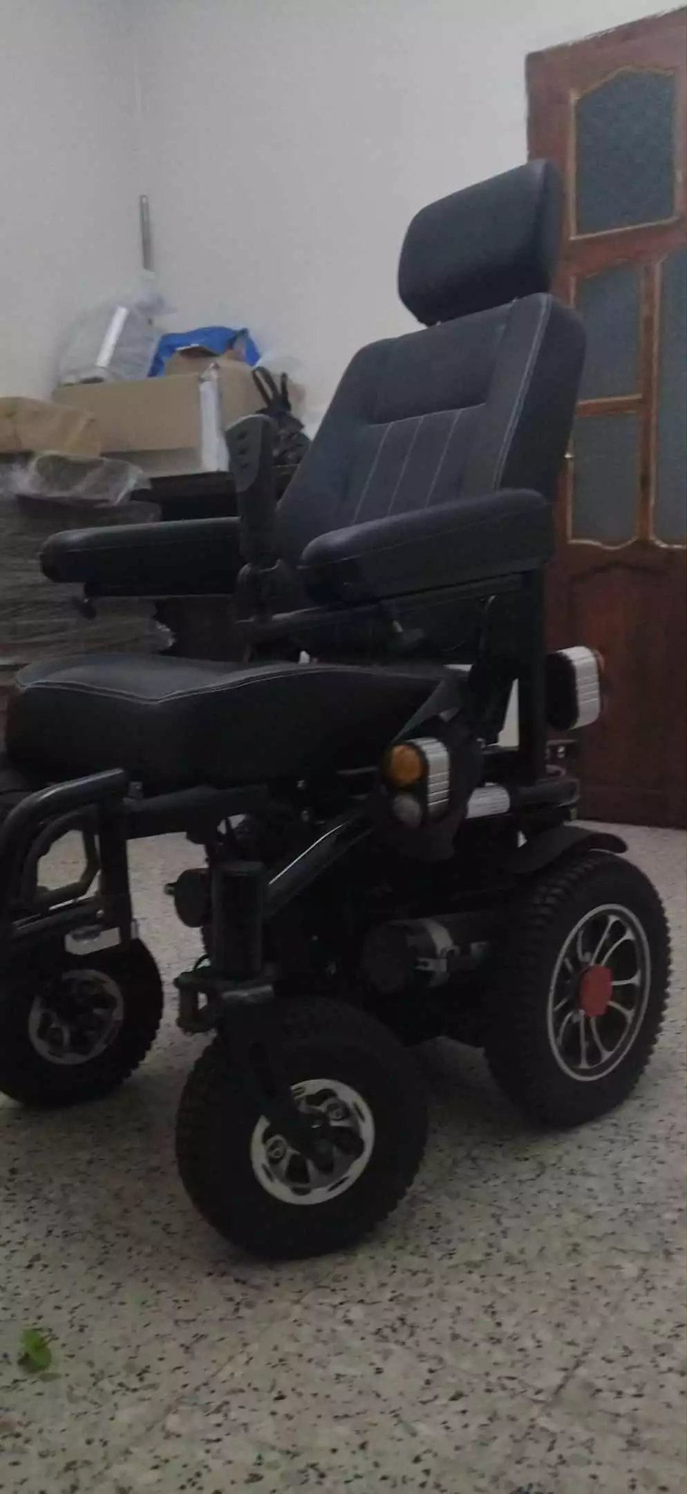 كرسي كهربائي لذوي الاحتياجات الخاصة جديد و غير مستعمل